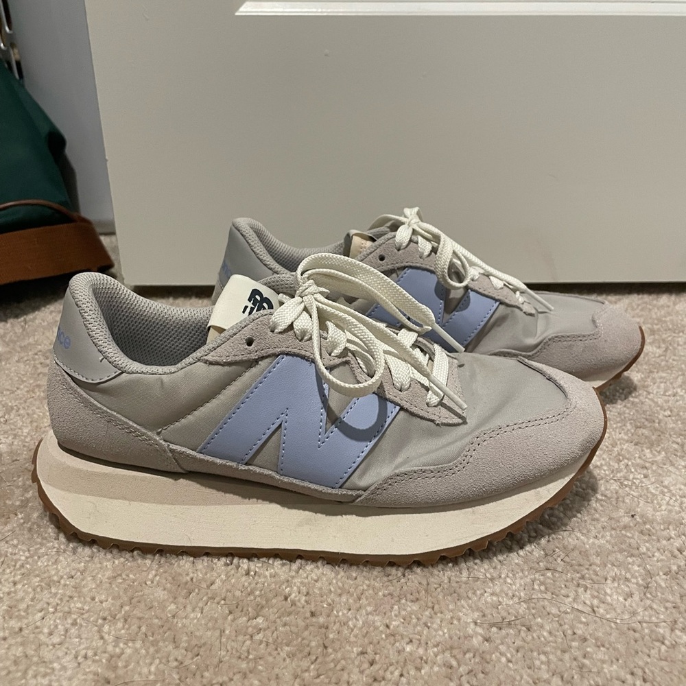 New Balance 237